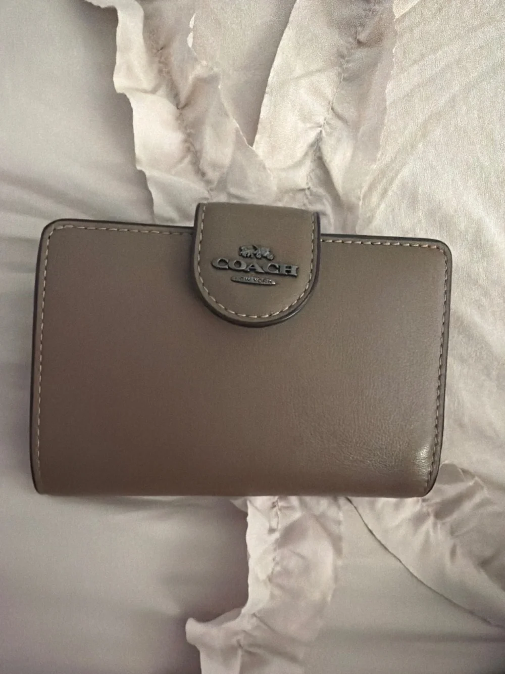 Coach Outlet Medium Corner Zip Wallet